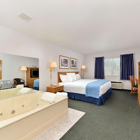 Americas Best Value Inn & Suites - Tahquamenon Country Newberry Ngoại thất bức ảnh