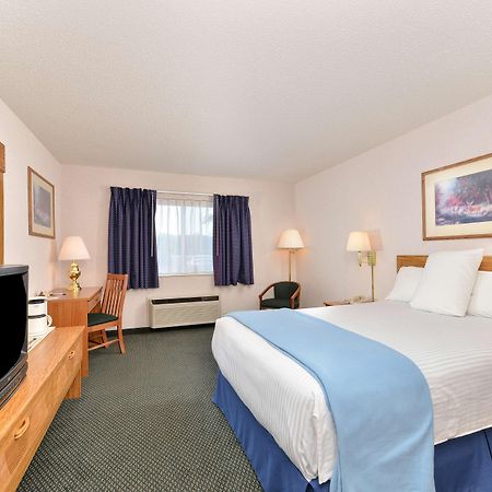 Americas Best Value Inn & Suites - Tahquamenon Country Newberry Ngoại thất bức ảnh
