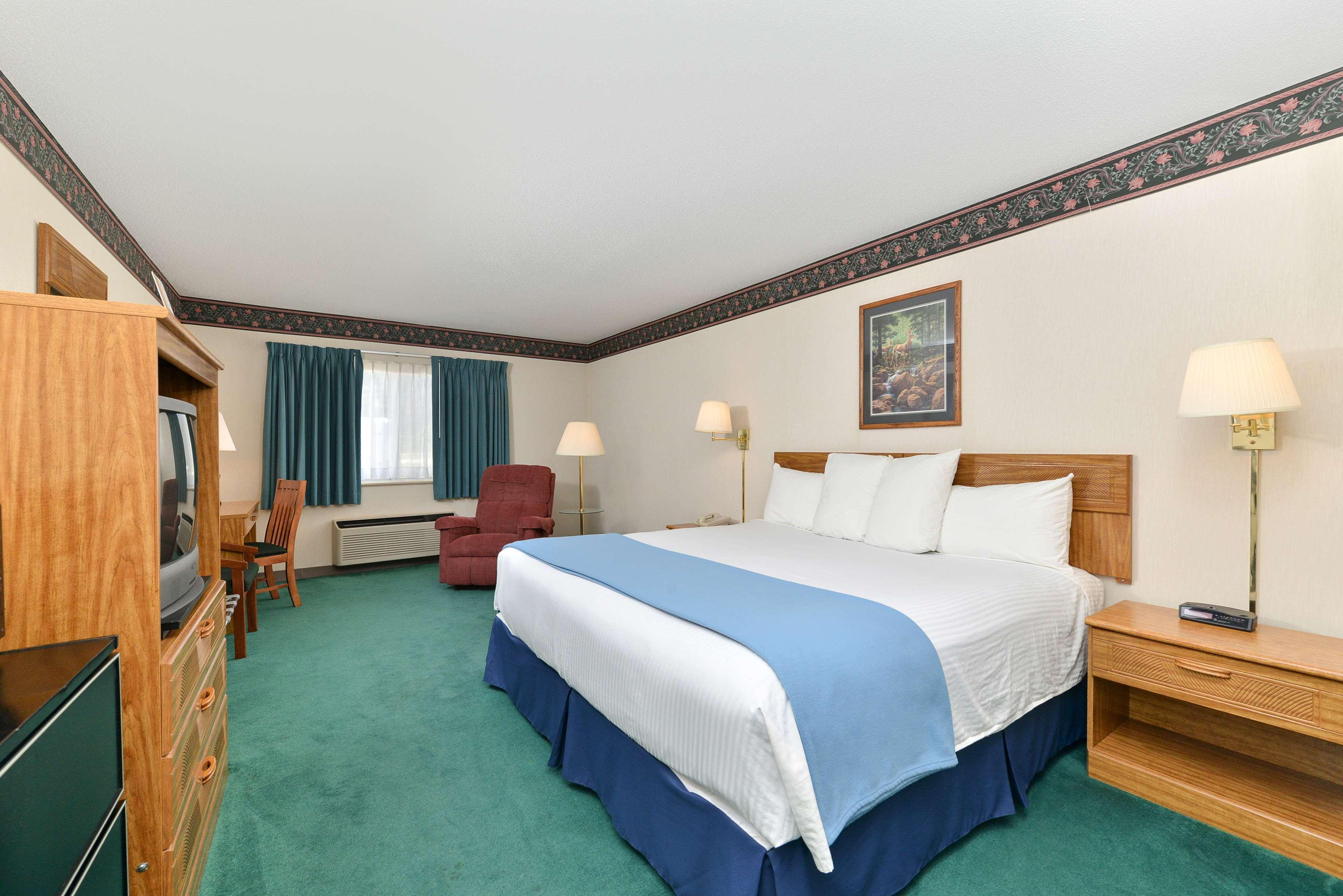 Americas Best Value Inn & Suites - Tahquamenon Country Newberry Ngoại thất bức ảnh