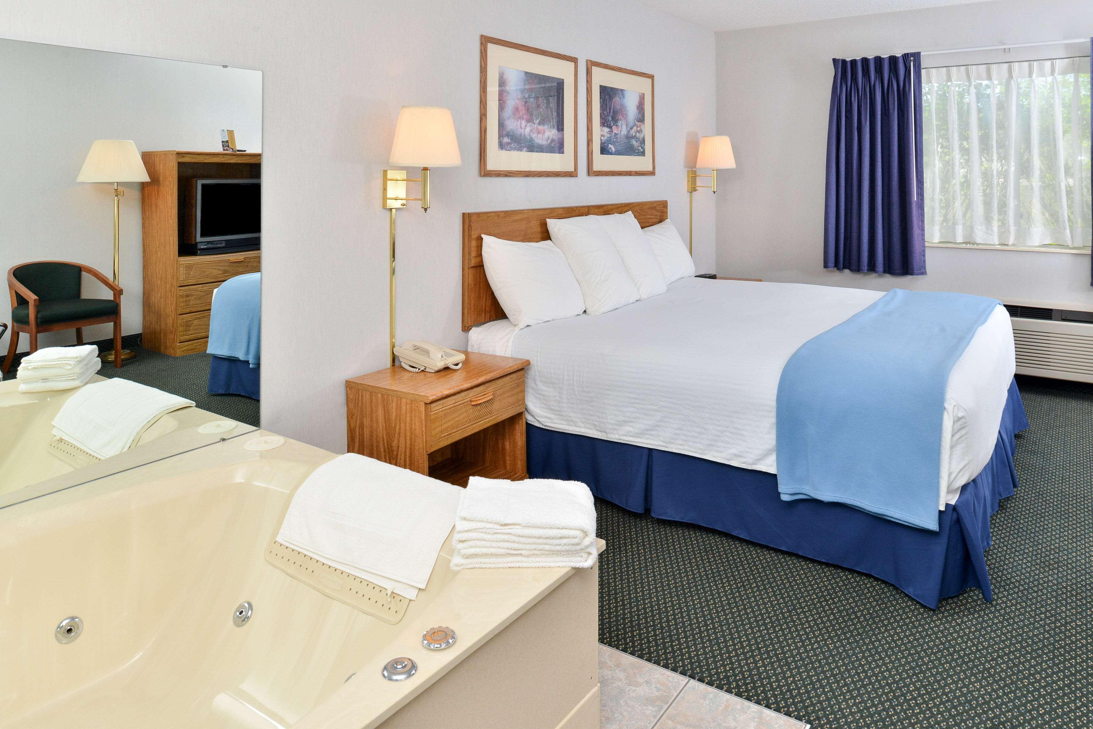 Americas Best Value Inn & Suites - Tahquamenon Country Newberry Ngoại thất bức ảnh