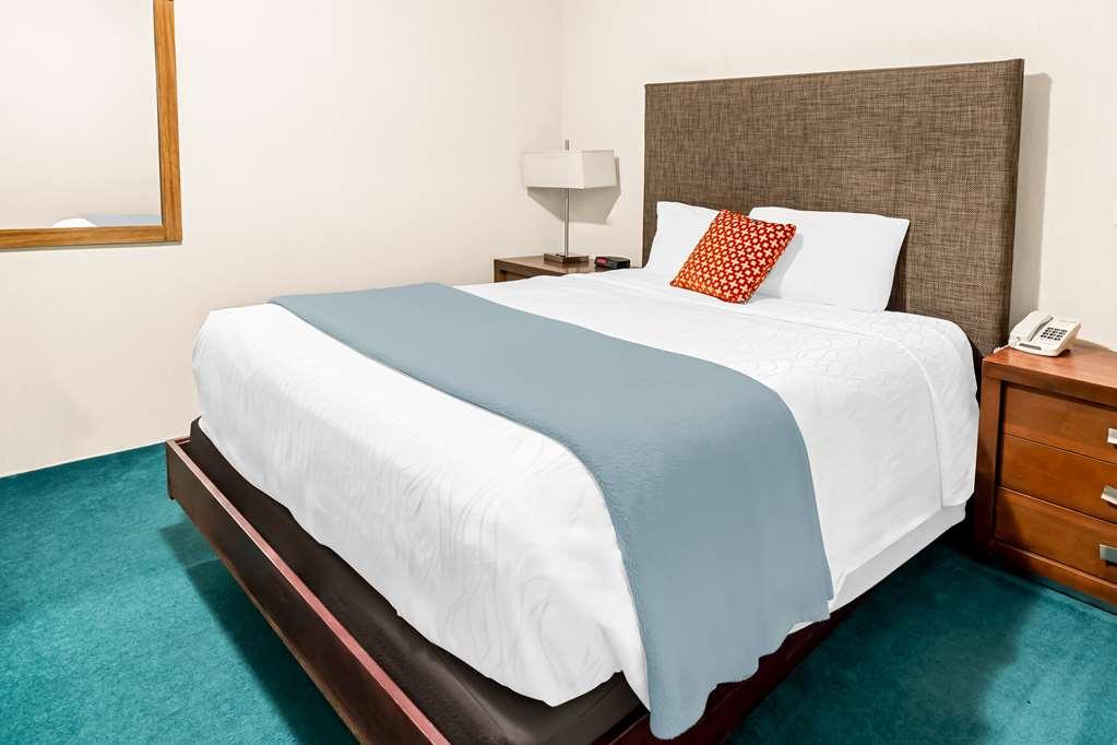 Americas Best Value Inn & Suites - Tahquamenon Country Newberry Phòng bức ảnh