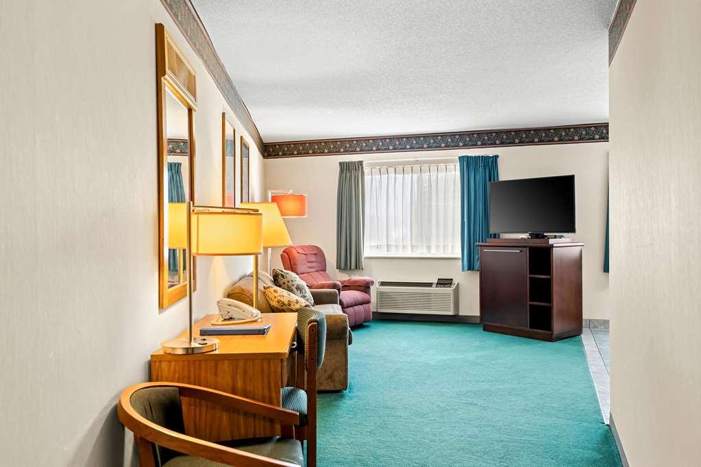 Americas Best Value Inn & Suites - Tahquamenon Country Newberry Phòng bức ảnh