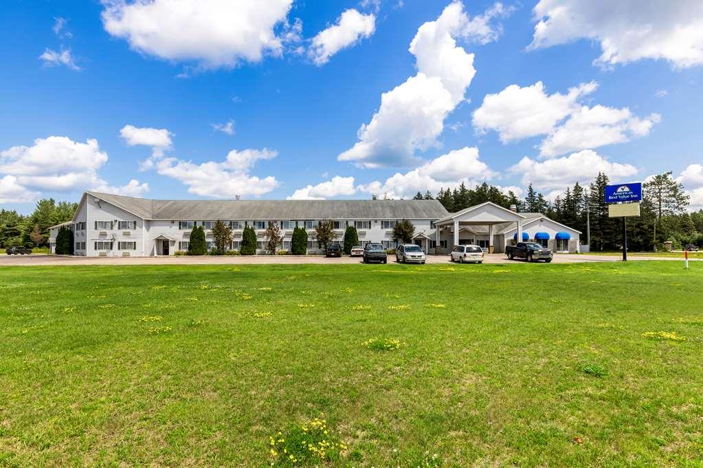 Americas Best Value Inn & Suites - Tahquamenon Country Newberry Ngoại thất bức ảnh