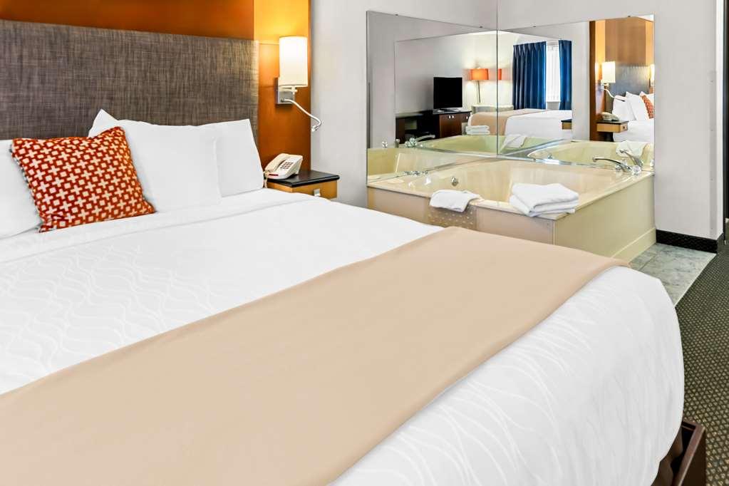 Americas Best Value Inn & Suites - Tahquamenon Country Newberry Phòng bức ảnh