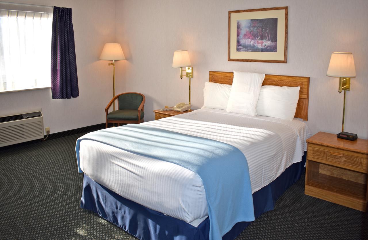 Americas Best Value Inn & Suites - Tahquamenon Country Newberry Ngoại thất bức ảnh