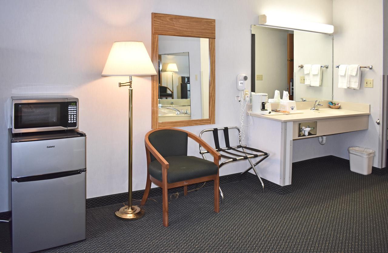 Americas Best Value Inn & Suites - Tahquamenon Country Newberry Ngoại thất bức ảnh