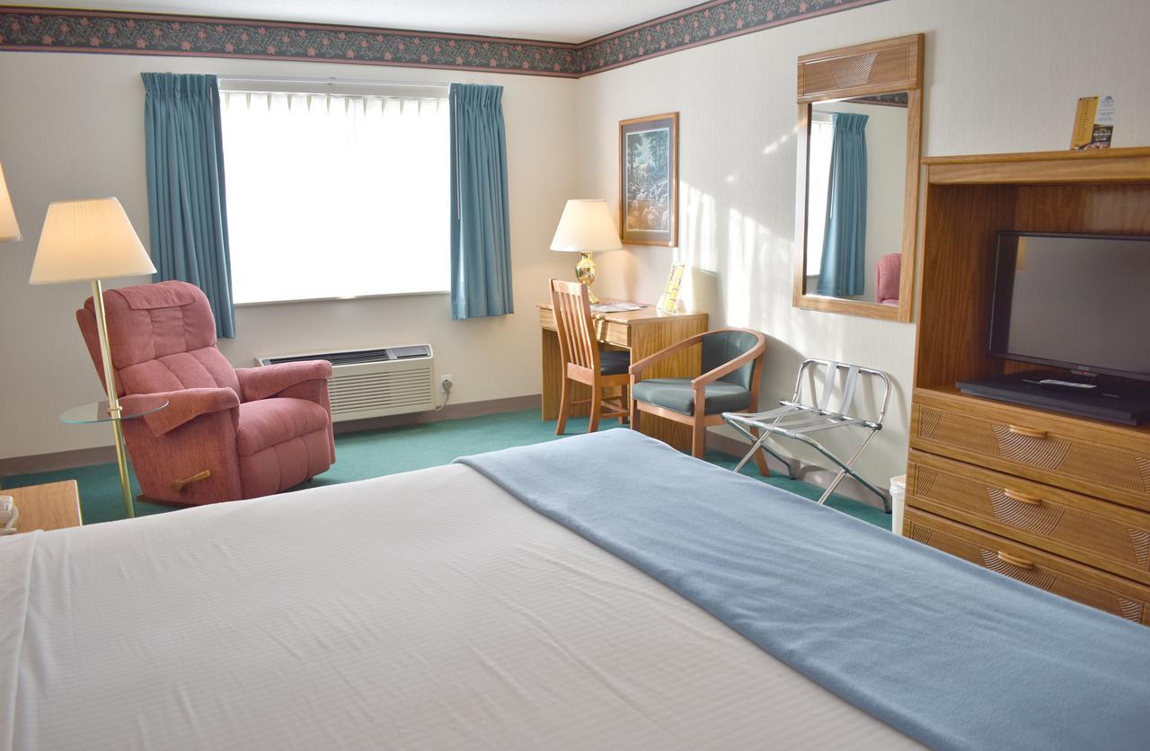 Americas Best Value Inn & Suites - Tahquamenon Country Newberry Ngoại thất bức ảnh