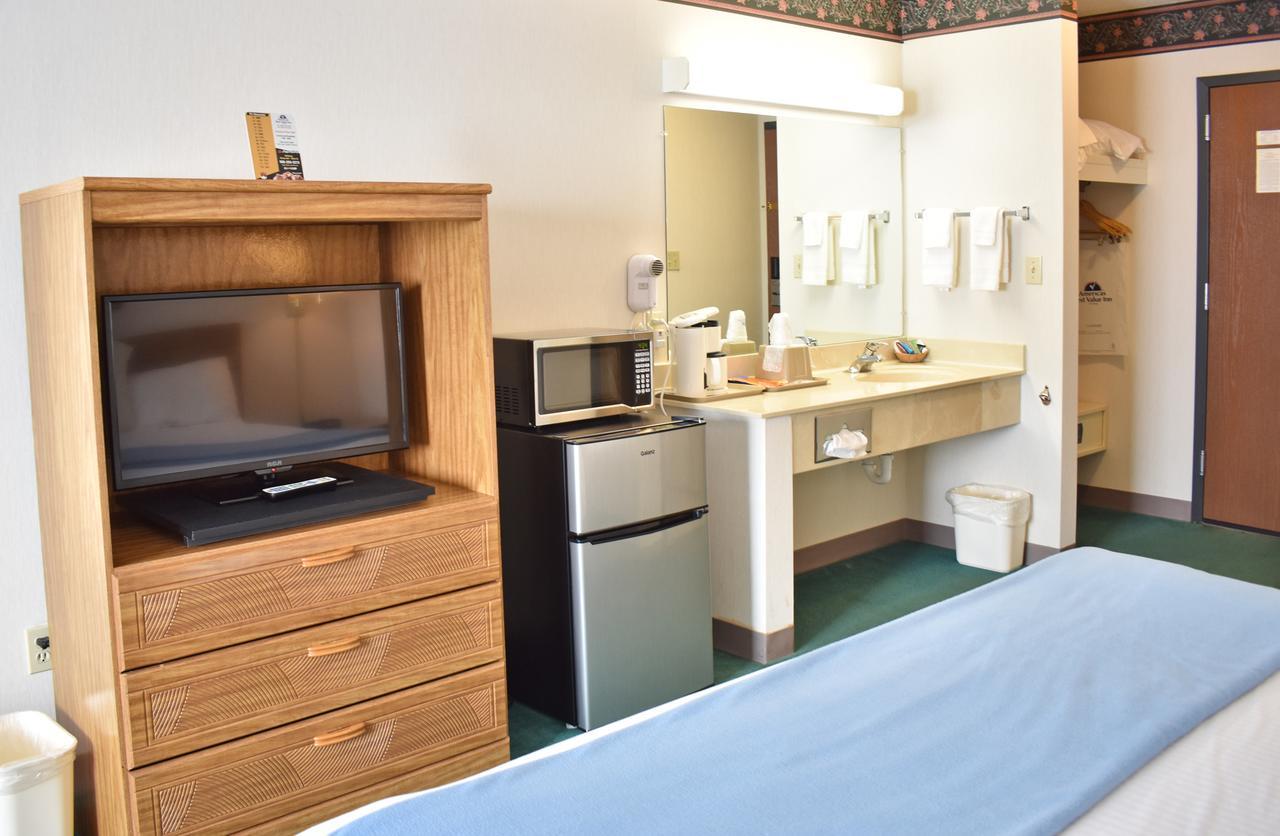 Americas Best Value Inn & Suites - Tahquamenon Country Newberry Ngoại thất bức ảnh