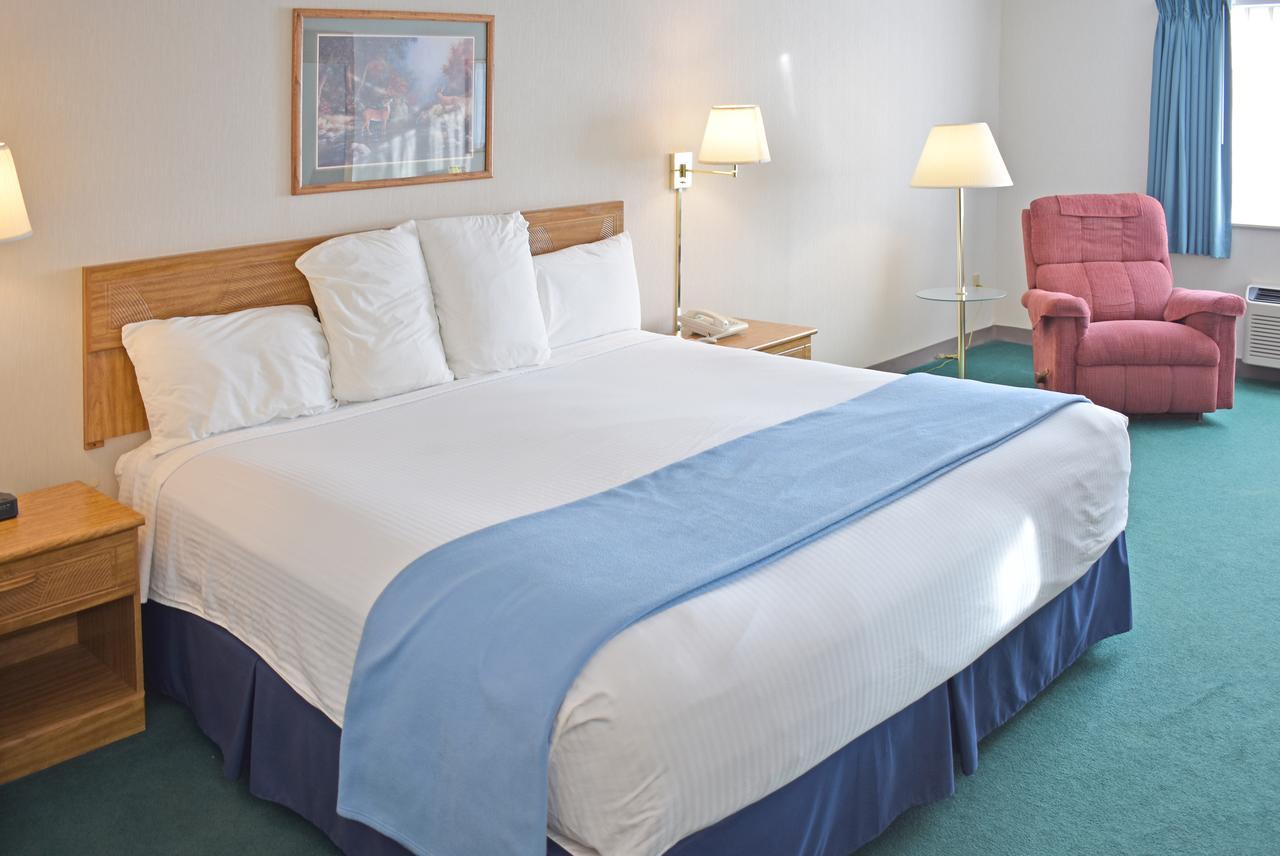 Americas Best Value Inn & Suites - Tahquamenon Country Newberry Ngoại thất bức ảnh