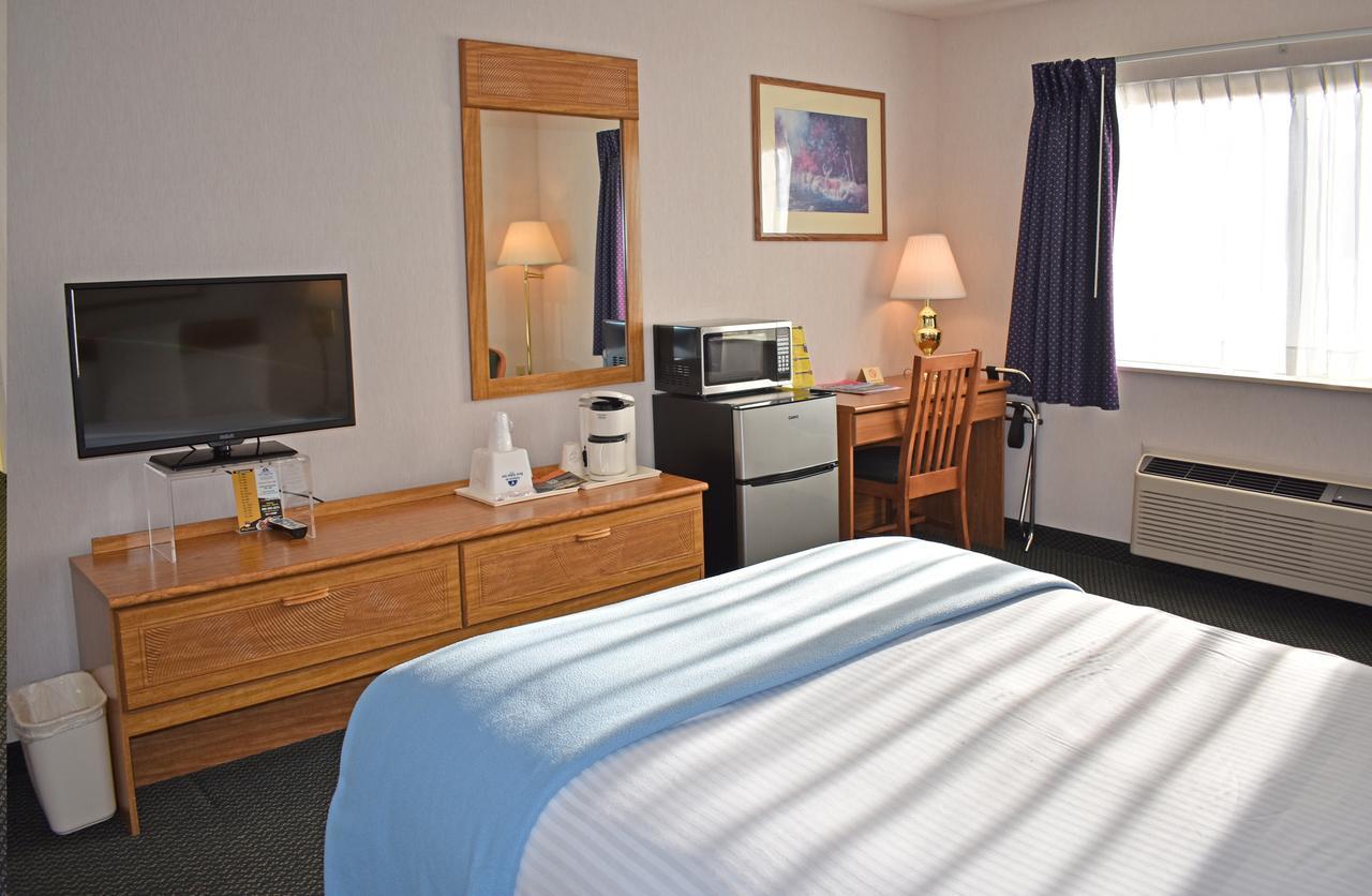 Americas Best Value Inn & Suites - Tahquamenon Country Newberry Ngoại thất bức ảnh