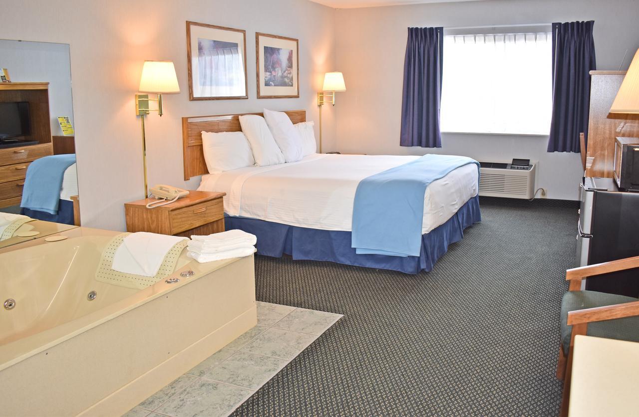 Americas Best Value Inn & Suites - Tahquamenon Country Newberry Ngoại thất bức ảnh