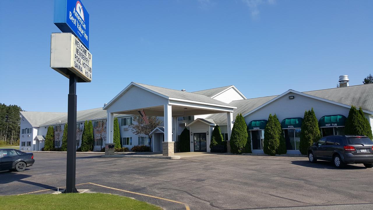 Americas Best Value Inn & Suites - Tahquamenon Country Newberry Ngoại thất bức ảnh