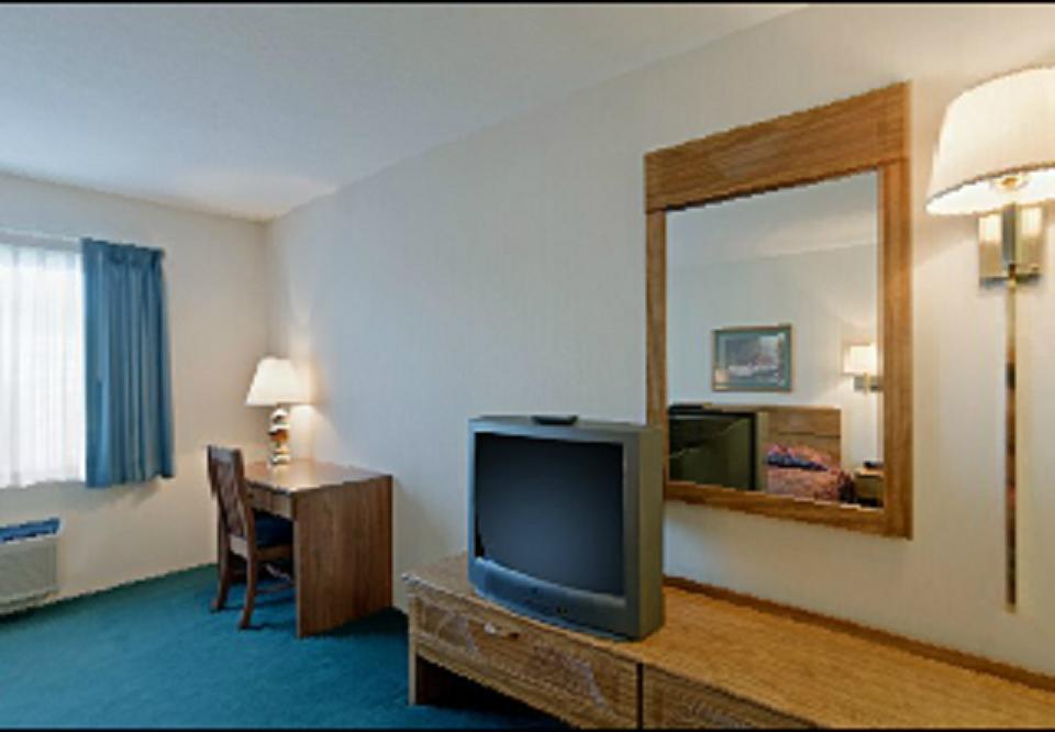 Americas Best Value Inn & Suites - Tahquamenon Country Newberry Ngoại thất bức ảnh
